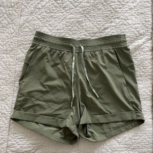 Lululemon shorts size 6
